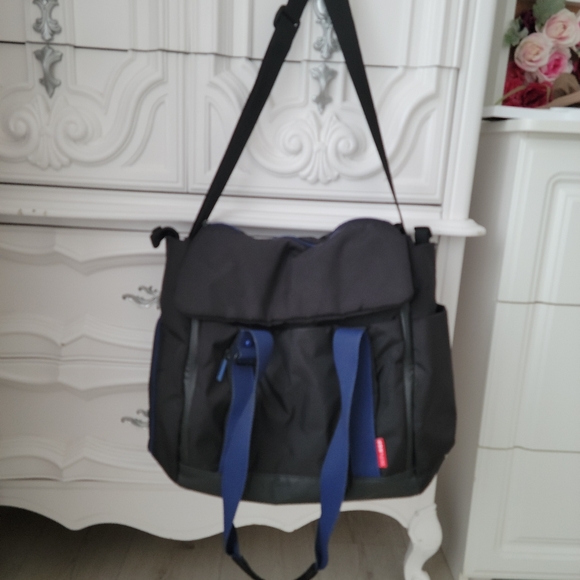 Skip hop diaper bag. - Picture 2 of 4